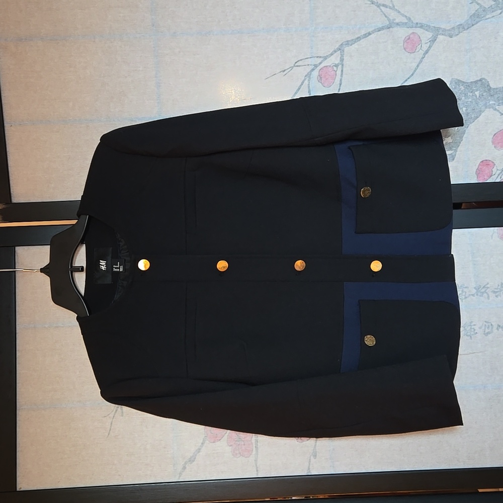 H&M Women's Black Blazer with Navy blue Color block Design